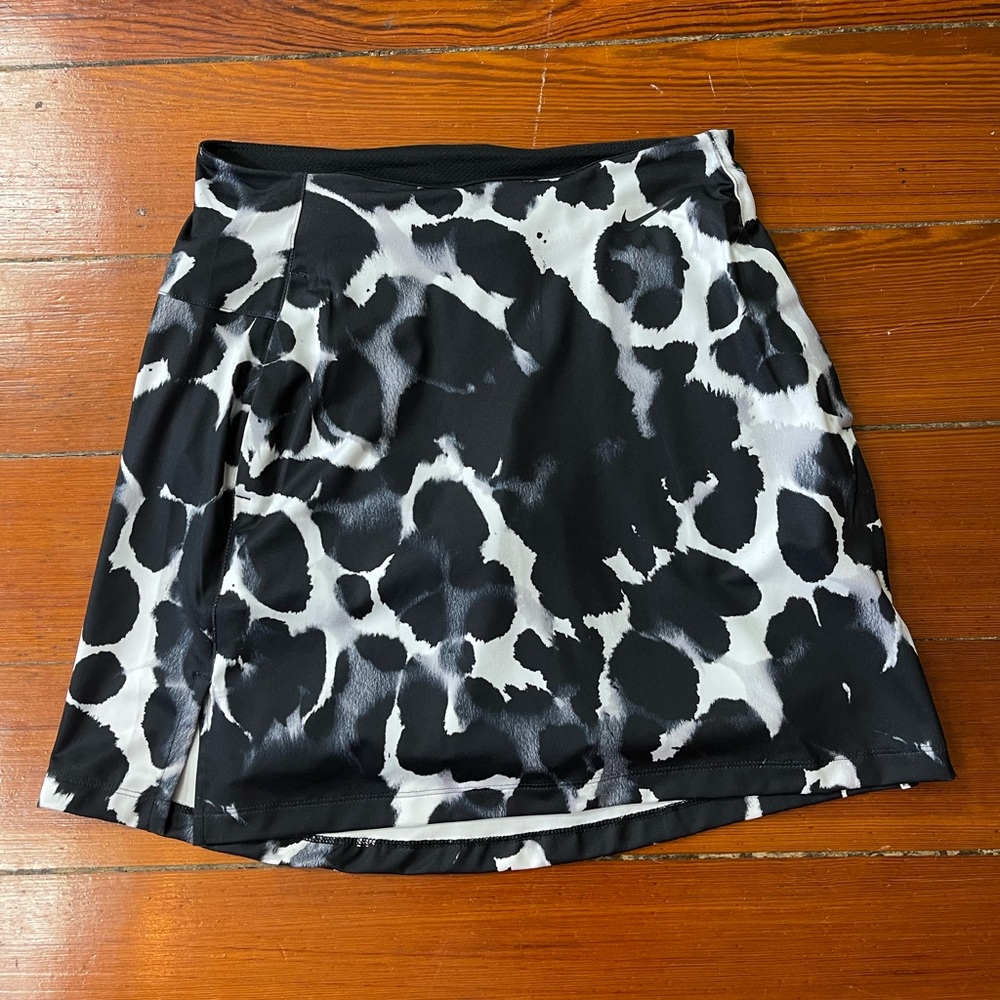 Nike Dri-FIT UV Victory 17” Printed Golf Skort Black White XS 💚🍄